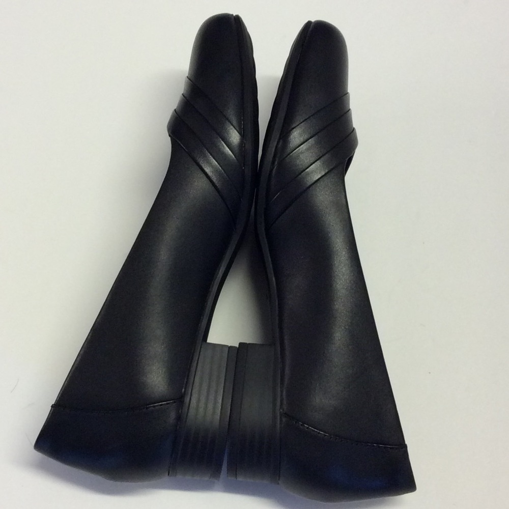 CLARKS Black Leather Shoes. NWOB